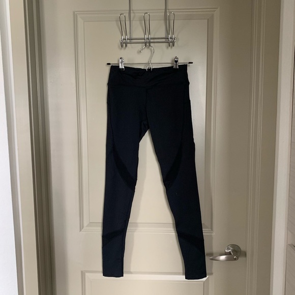 Mesh-Splice Workout Leggings - Picture 2 of 4